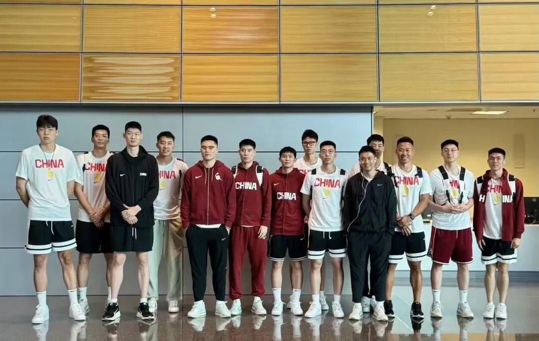 好博体育中国男篮在卡塔尔给赵继伟庆生，杨瀚森仍然进入不了NBA轮换，付豪谈赛季目标以及自身不足